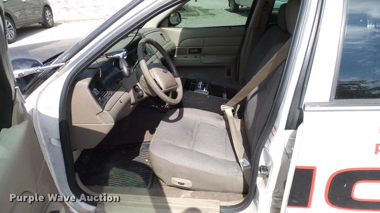 image for item DA6798 2004 Ford Crown Victoria Police Interceptor