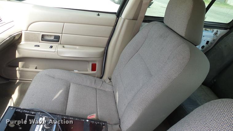 image for item DA6798 2004 Ford Crown Victoria Police Interceptor