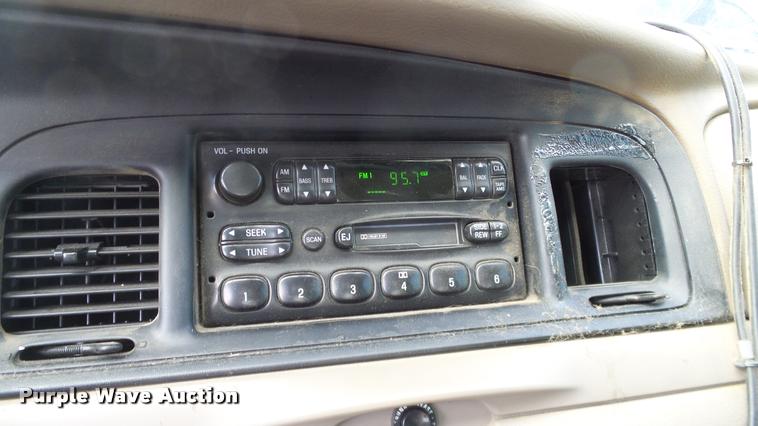image for item DA6798 2004 Ford Crown Victoria Police Interceptor