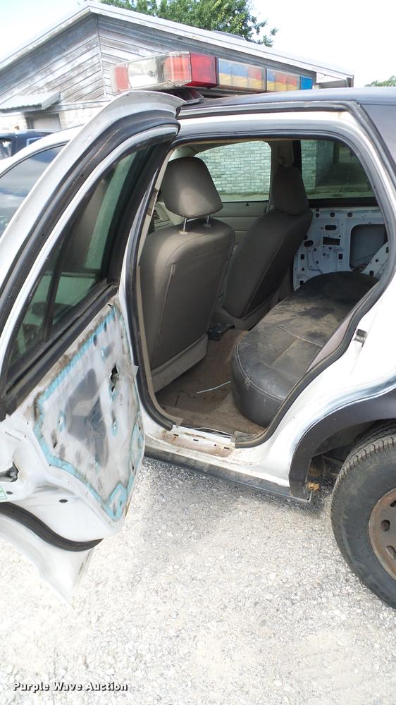 image for item DA6798 2004 Ford Crown Victoria Police Interceptor