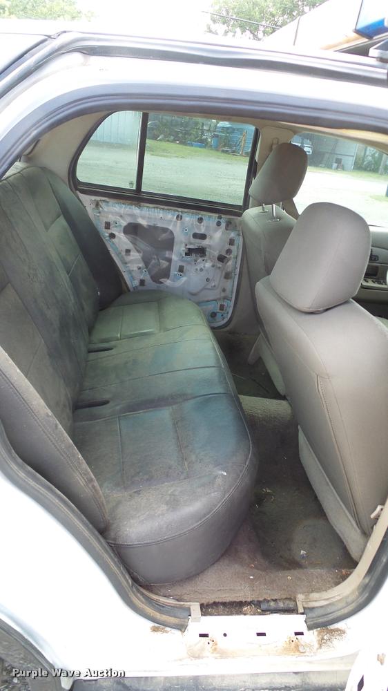 image for item DA6798 2004 Ford Crown Victoria Police Interceptor