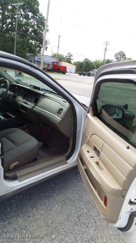 image for item DA6798 2004 Ford Crown Victoria Police Interceptor