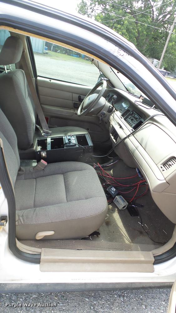image for item DA6798 2004 Ford Crown Victoria Police Interceptor