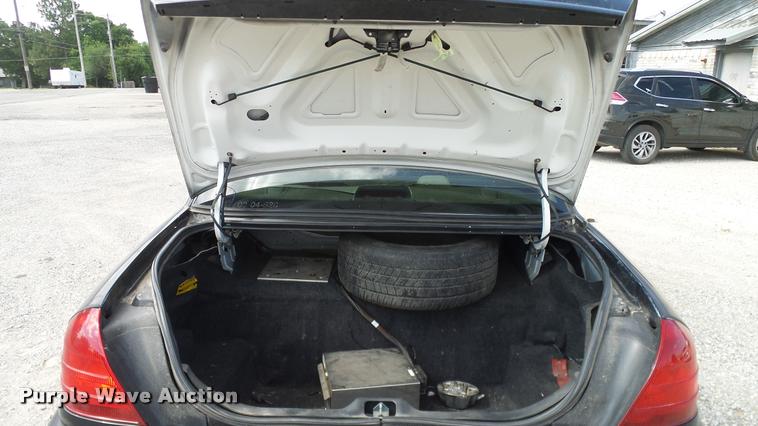 image for item DA6798 2004 Ford Crown Victoria Police Interceptor