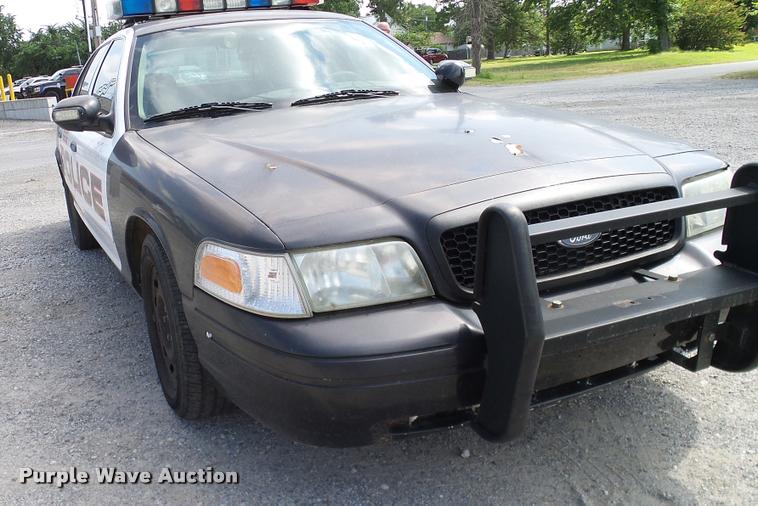 image for item DA6798 2004 Ford Crown Victoria Police Interceptor