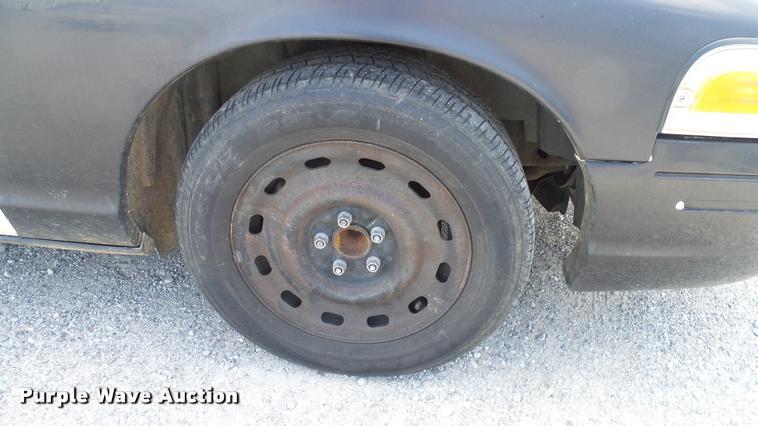 image for item DA6798 2004 Ford Crown Victoria Police Interceptor