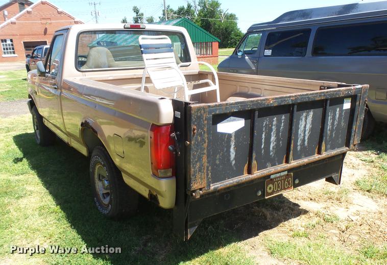 image for item DB2698 1996 Ford F150 pickup truck