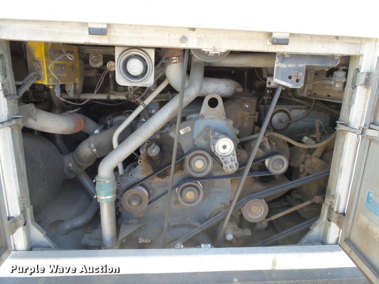 image for item DB2708 2000 MCI 102-DL3 coach bus