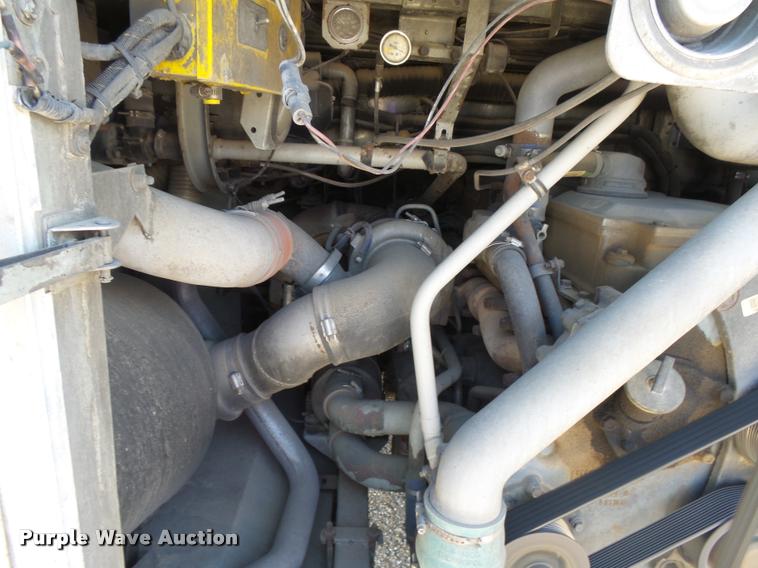 image for item DB2708 2000 MCI 102-DL3 coach bus