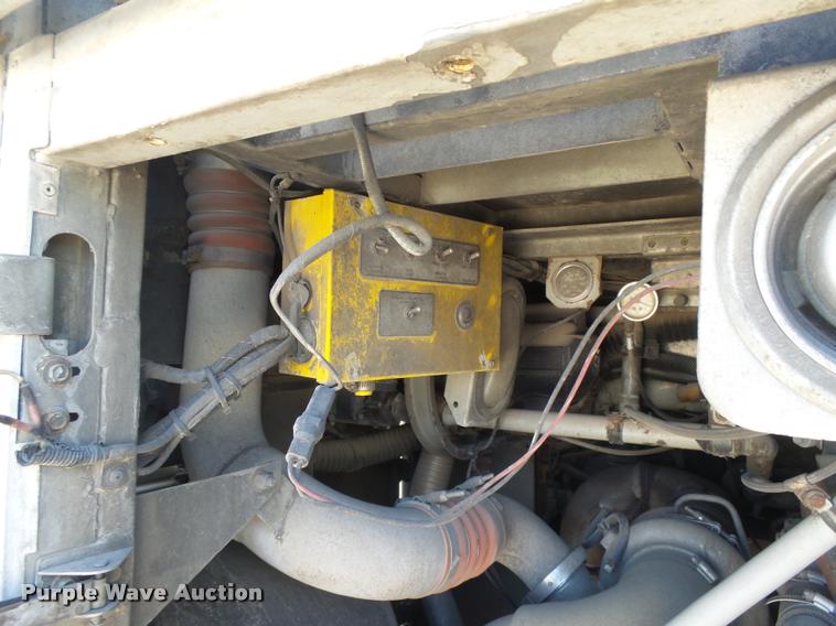 image for item DB2708 2000 MCI 102-DL3 coach bus