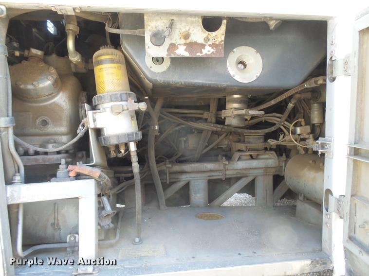 image for item DB2708 2000 MCI 102-DL3 coach bus