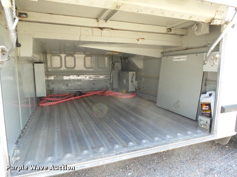 image for item DB2708 2000 MCI 102-DL3 coach bus