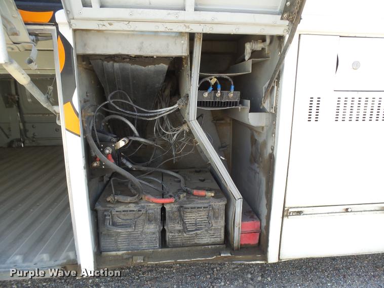 image for item DB2708 2000 MCI 102-DL3 coach bus