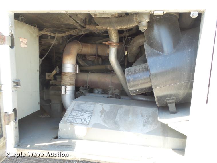 image for item DB2708 2000 MCI 102-DL3 coach bus