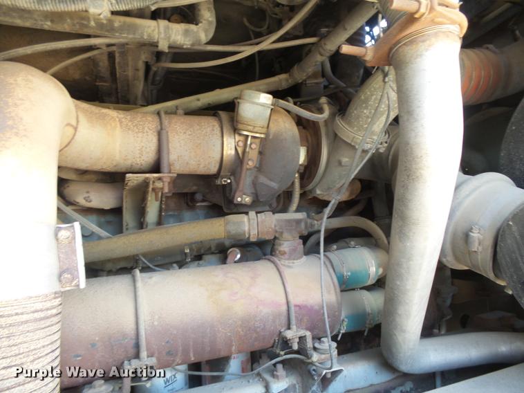 image for item DB2708 2000 MCI 102-DL3 coach bus