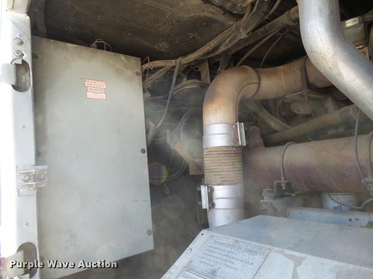 image for item DB2708 2000 MCI 102-DL3 coach bus