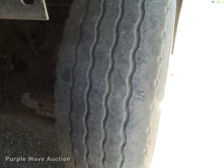 image for item DB2708 2000 MCI 102-DL3 coach bus