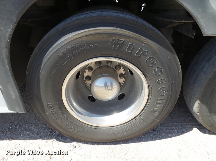 image for item DB2708 2000 MCI 102-DL3 coach bus