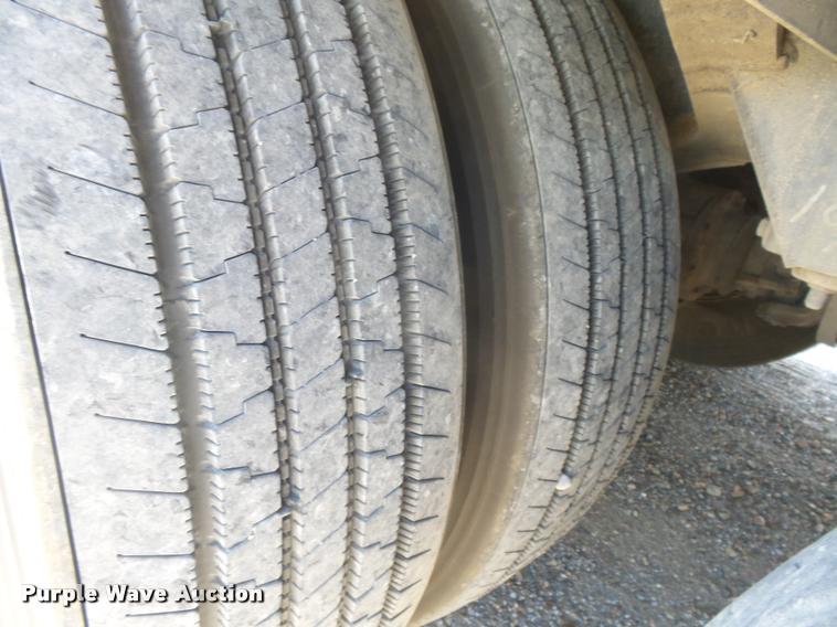 image for item DB2708 2000 MCI 102-DL3 coach bus