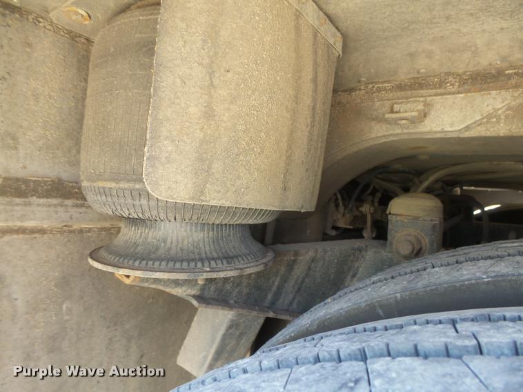 image for item DB2708 2000 MCI 102-DL3 coach bus