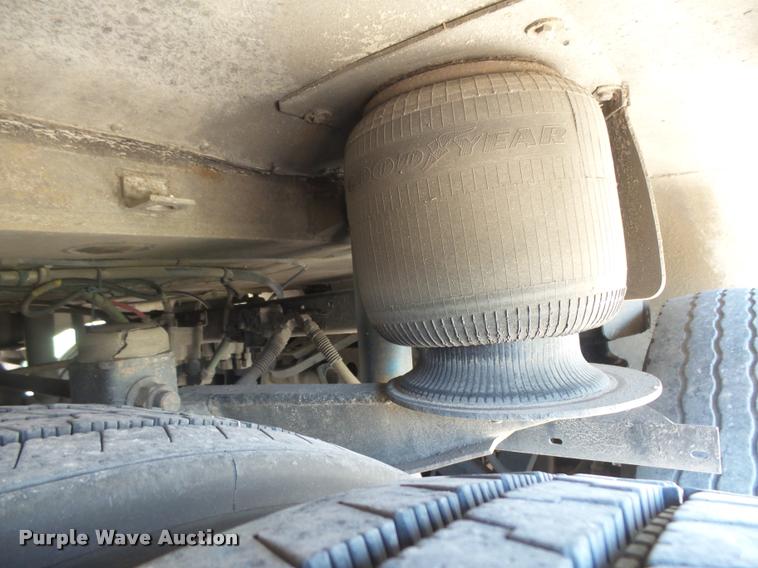 image for item DB2708 2000 MCI 102-DL3 coach bus