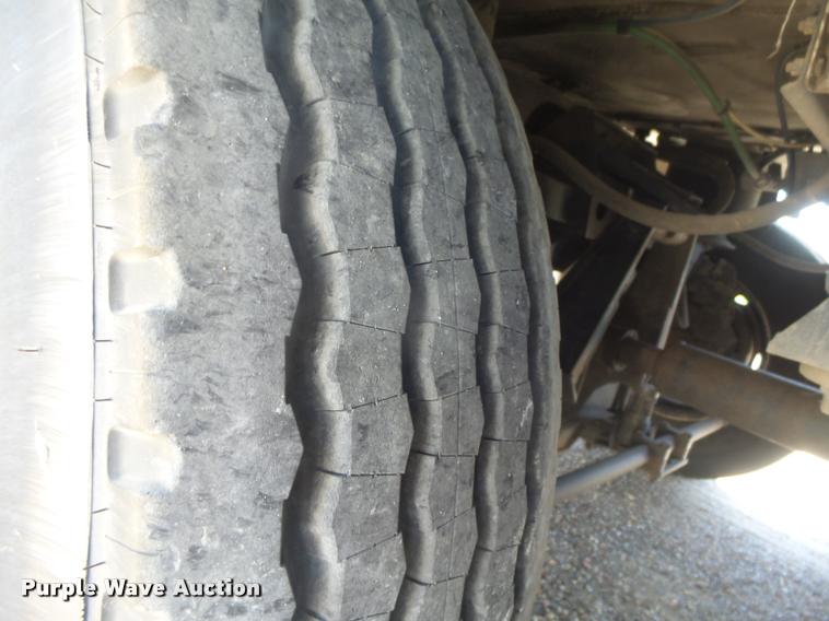 image for item DB2708 2000 MCI 102-DL3 coach bus