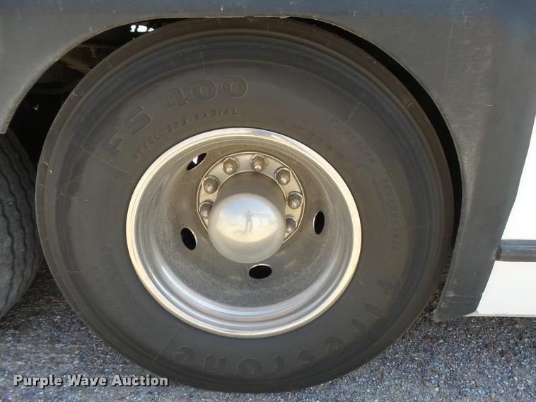 image for item DB2708 2000 MCI 102-DL3 coach bus