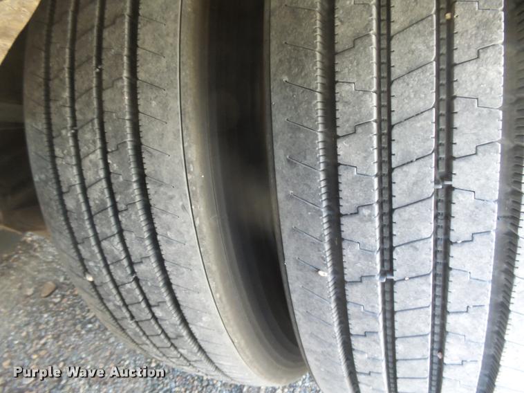 image for item DB2708 2000 MCI 102-DL3 coach bus