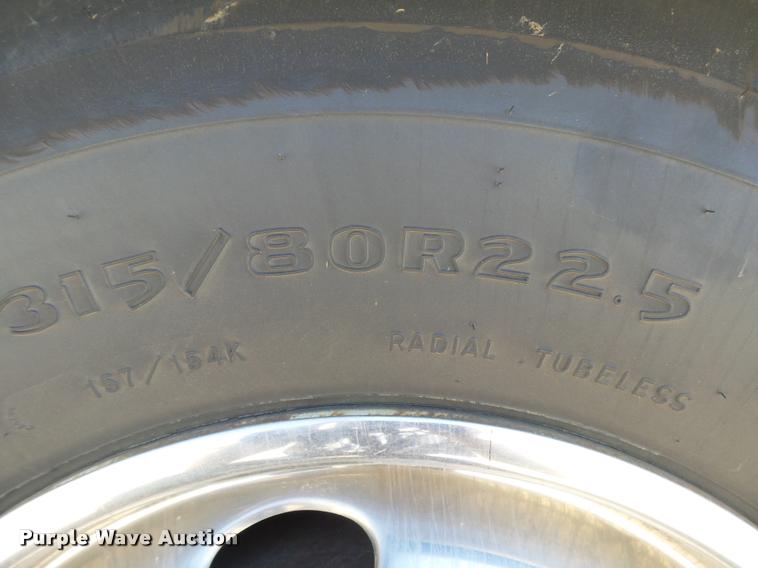 image for item DB2708 2000 MCI 102-DL3 coach bus