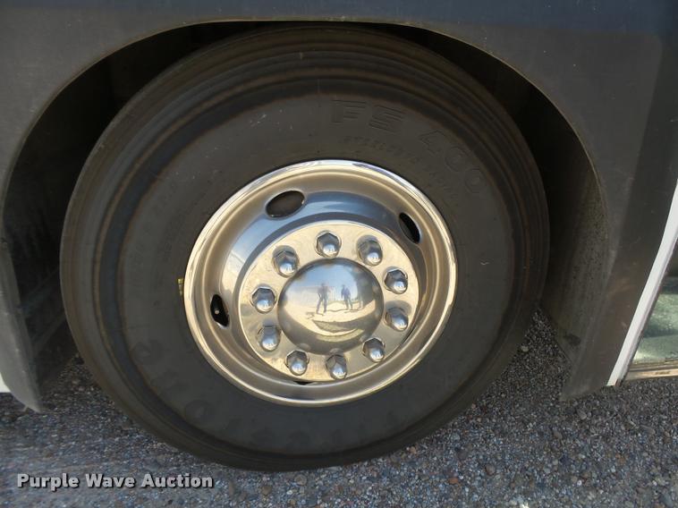 image for item DB2708 2000 MCI 102-DL3 coach bus