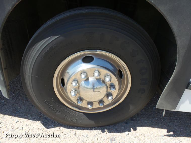 image for item DB2708 2000 MCI 102-DL3 coach bus