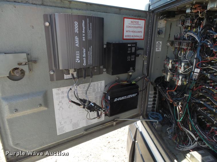 image for item DB2708 2000 MCI 102-DL3 coach bus