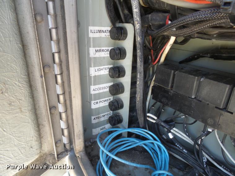 image for item DB2708 2000 MCI 102-DL3 coach bus