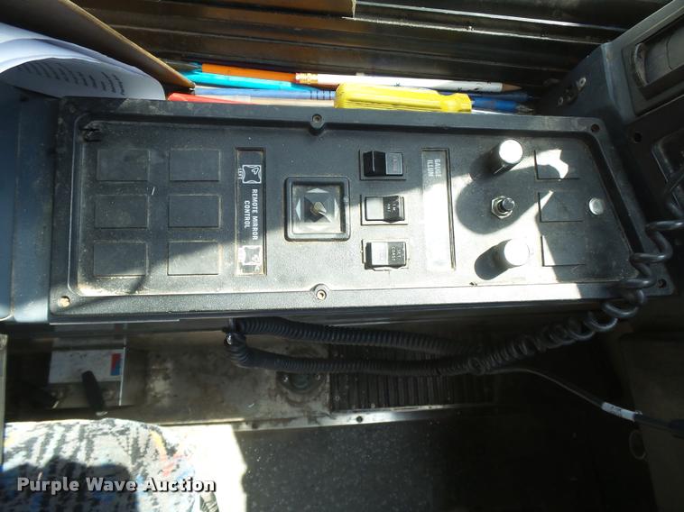 image for item DB2708 2000 MCI 102-DL3 coach bus