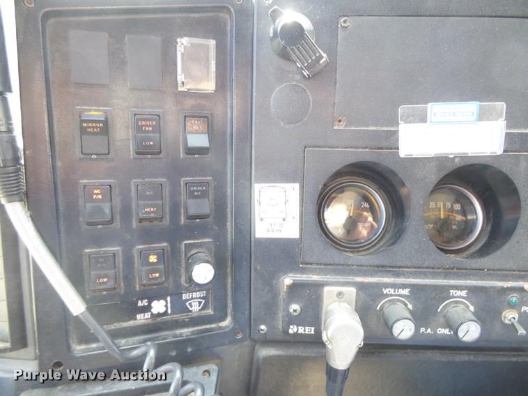 image for item DB2708 2000 MCI 102-DL3 coach bus