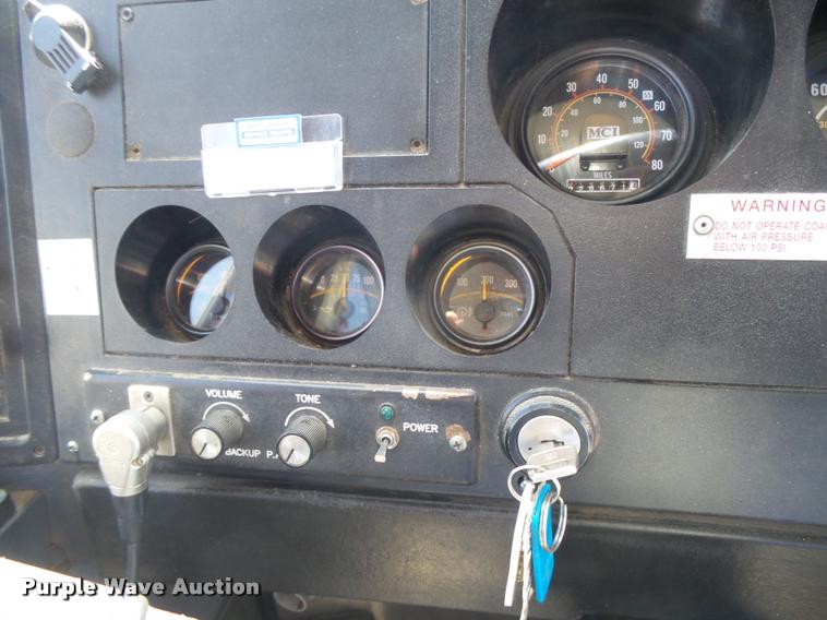 image for item DB2708 2000 MCI 102-DL3 coach bus