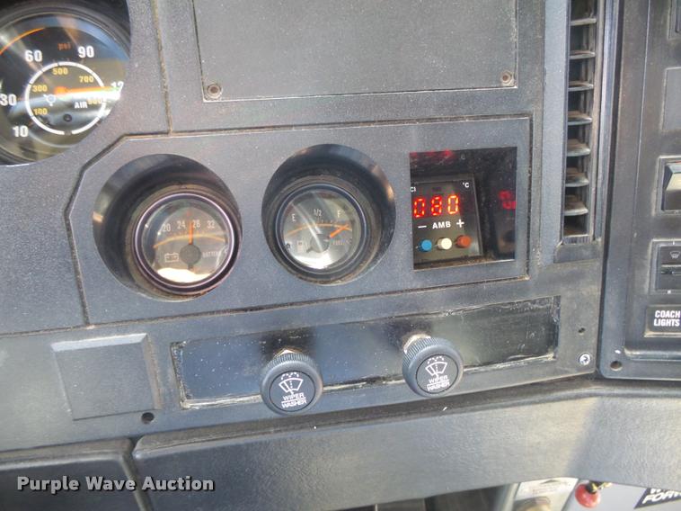 image for item DB2708 2000 MCI 102-DL3 coach bus