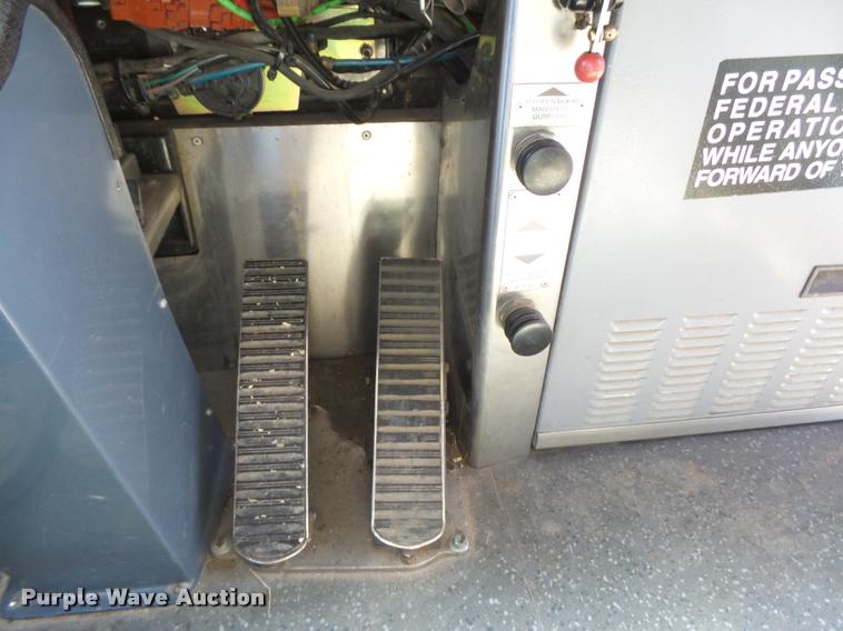 image for item DB2708 2000 MCI 102-DL3 coach bus