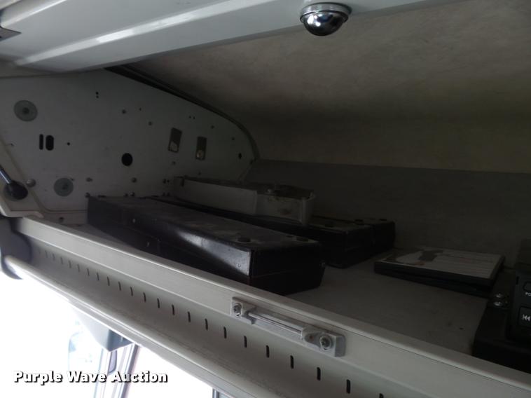 image for item DB2708 2000 MCI 102-DL3 coach bus