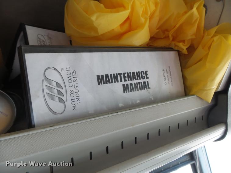 image for item DB2708 2000 MCI 102-DL3 coach bus