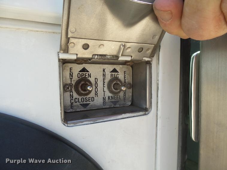 image for item DB2708 2000 MCI 102-DL3 coach bus