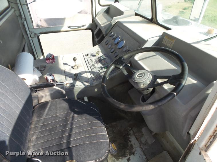 image for item DB2720 1993 Elgin Pelican Series P street sweeper