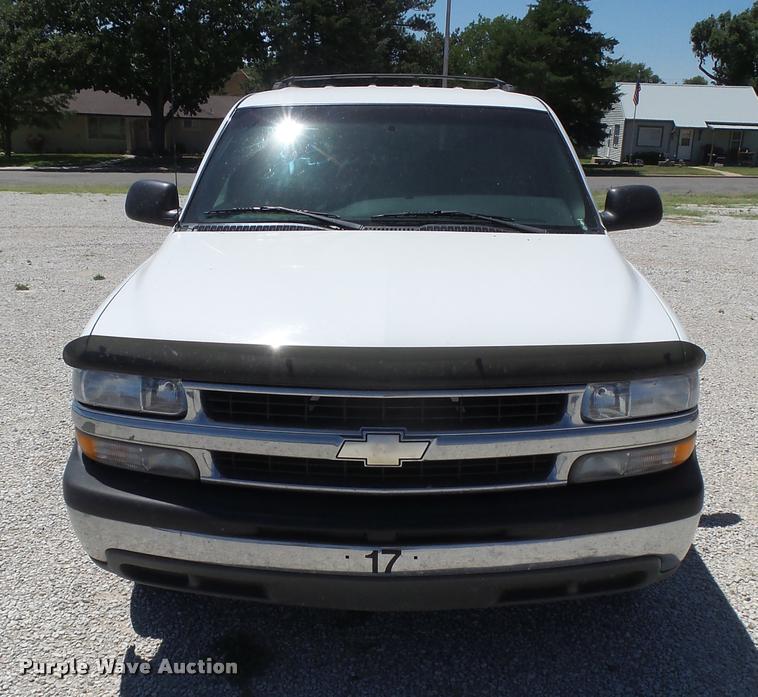 image for item DB2730 2001 Chevrolet Suburban C1500 SUV