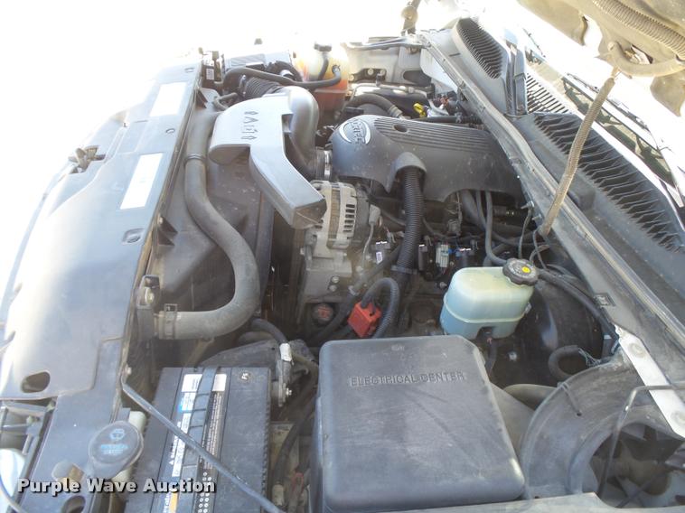 image for item DB2730 2001 Chevrolet Suburban C1500 SUV