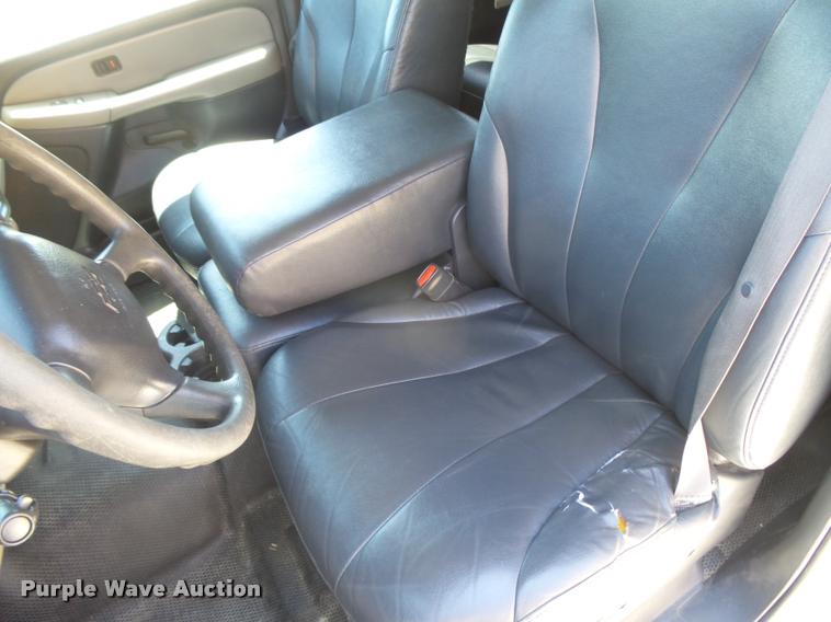 image for item DB2730 2001 Chevrolet Suburban C1500 SUV