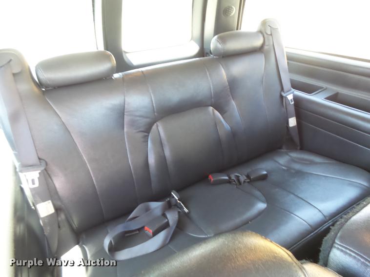 image for item DB2730 2001 Chevrolet Suburban C1500 SUV