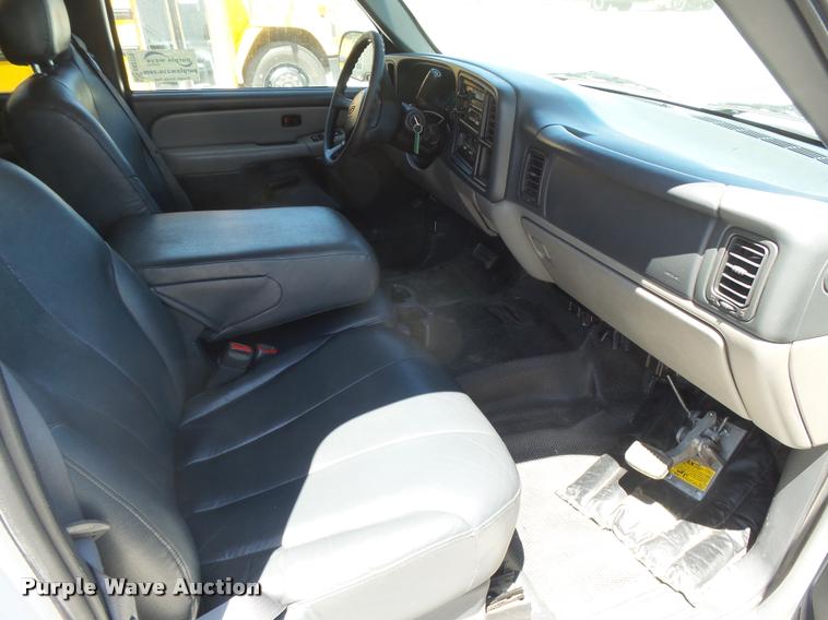 image for item DB2730 2001 Chevrolet Suburban C1500 SUV