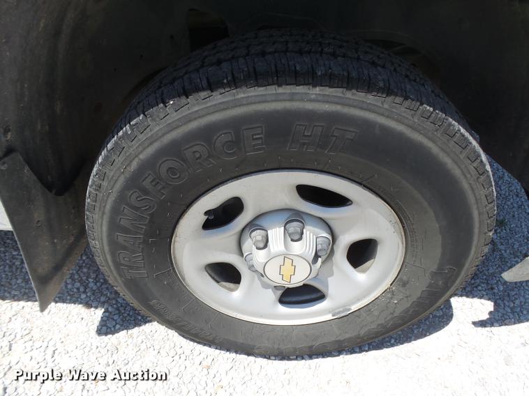 image for item DB2730 2001 Chevrolet Suburban C1500 SUV