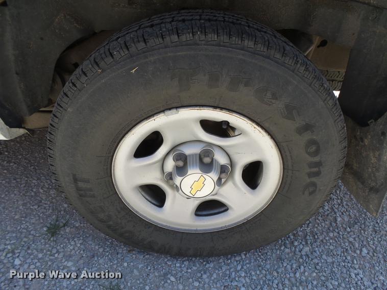 image for item DB2730 2001 Chevrolet Suburban C1500 SUV