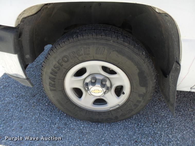 image for item DB2730 2001 Chevrolet Suburban C1500 SUV